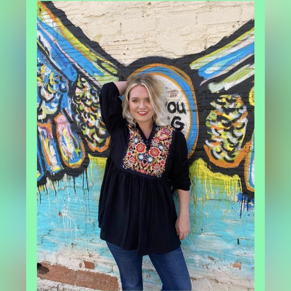 FLORAL EMBROIDERED YOKE BABYDOLL TOP IN BLACK - Picture 5 of 5